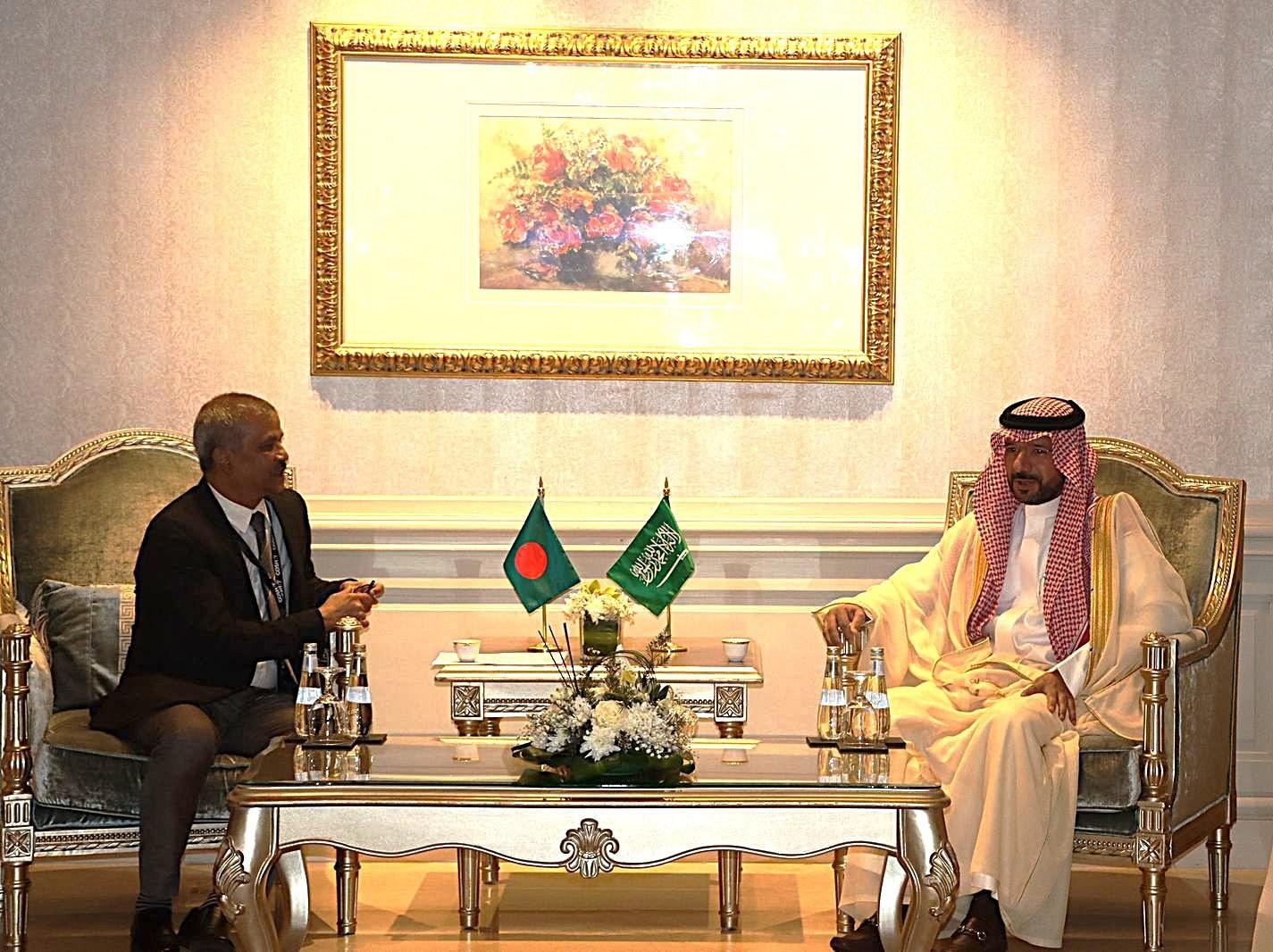 বাংলাদেশ থেকে সৌদি আরবে আরও দক্ষ কর্মী নিয়োগের আহ্বান উপদেষ্টা আসিফ নজরুলের