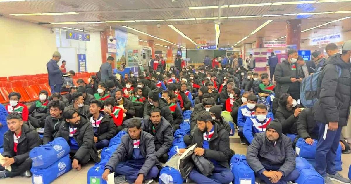 লিবিয়া থেকে দেশে ফিরলেন ১৭০ বাংলাদেশি