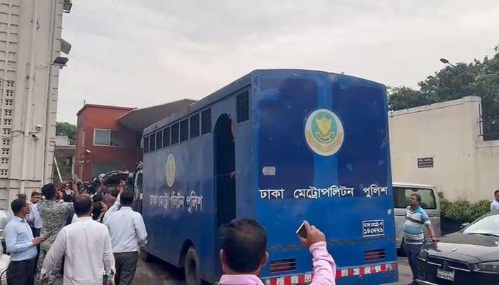 সচিবালয়ে জোর করে ঢুকে বিক্ষোভ করায় ৫৩ শিক্ষার্থী আটক