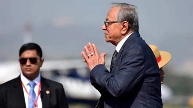 সাবেক রাষ্ট্রপতি ফিরে প্রমাণ করলেন, তিনি পালাননি