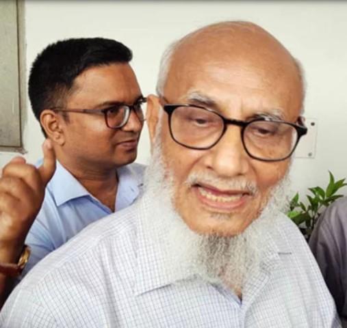 এবার প্রশাসন সংস্কার কমিশনের প্রধানের পদত্যাগ দাবি প্রশাসন ক্যাডারদের