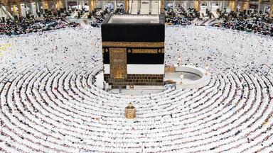 হজের আনুষ্ঠানিকতা শুরু: হজযাত্রীদের মিনায় অবস্থান আজ