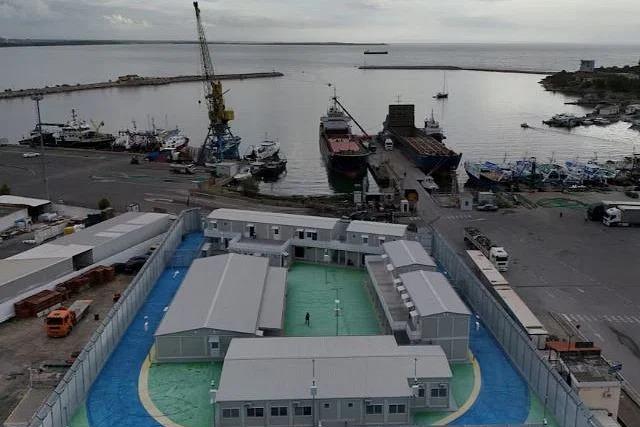 অভিবাসন প্রত্যাশীদের আলবেনিয়া পাঠাচ্ছে ইতালি