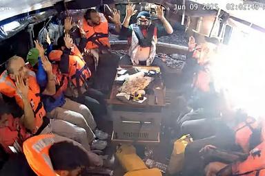 গ্রেটা থুনবার্গের গাজা অভিমুখী ত্রাণবাহী জাহাজ দখলে নিয়েছে ইসরায়েল