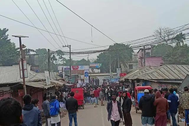 কুমিল্লার মনোহরগঞ্জে যুবদলের সভা ঘিরে দুই পক্ষের পাল্টাপাল্টি ধাওয়া-সংঘর্ষ, অস্ত্রের মহড়া