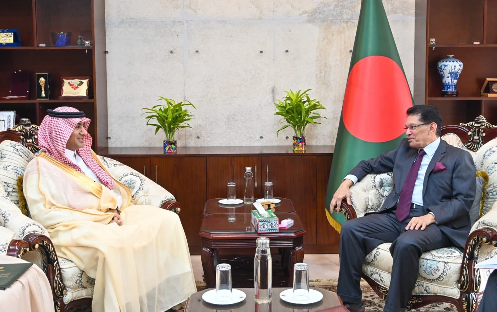 বাংলাদেশির জন্য এক বছরে সাড়ে ৭ লাখ কর্মী ভিসা ইস্যু করেছে সৌদি আরব