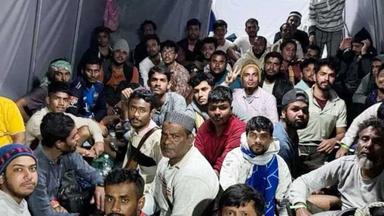 বাংলাদেশিসহ ইতালির বন্দরে আটক অভিবাসীবাহী জাহাজ