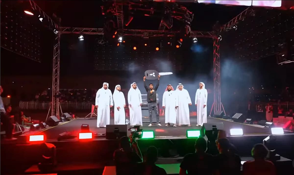 আরব আমিরাতের জাতীয় দিবসের অনুষ্ঠানে গাড়ি জিতেছেন বাংলাদেশি কাঠমিস্ত্রী