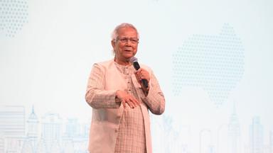 জুলাই গণ-অভ্যুত্থান পরবর্তী বাংলাদেশের অর্থনীতিকে বাঁচিয়ে রেখেছে রেমিট্যান্স: প্রধান উপদেষ্টা