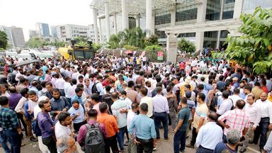 এনবিআর কর্মকর্তা–কর্মচারীদের শাটডাউন আগামীকালও চলবে