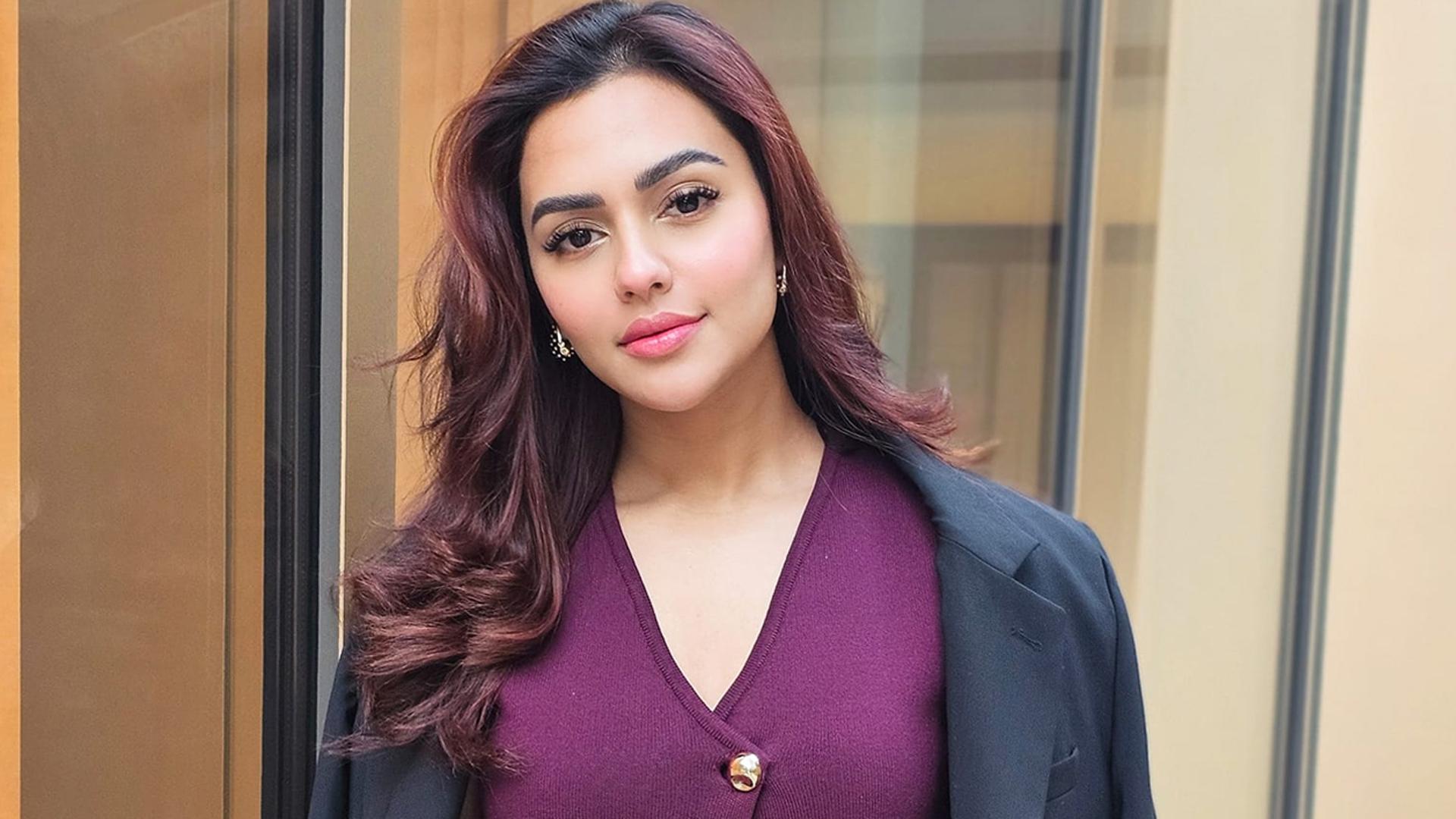 অভিনেত্রী নুসরাত ফারিয়া শাহজালাল বিমানবন্দরে আটক