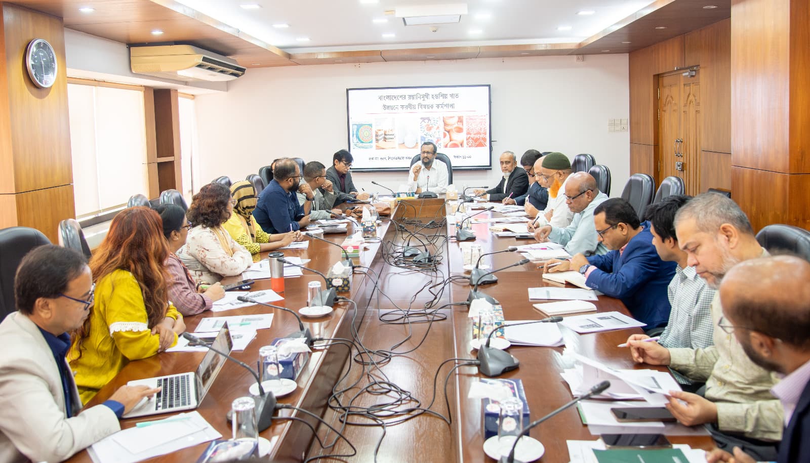 হস্তশিল্পের বৈশ্বিক বাজার ১০০ কোটি ডলার, রপ্তানি বৃদ্ধিতে নীতি, কৌশলগত পদক্ষেপ জরুরি: কর্মশালায় অভিমত