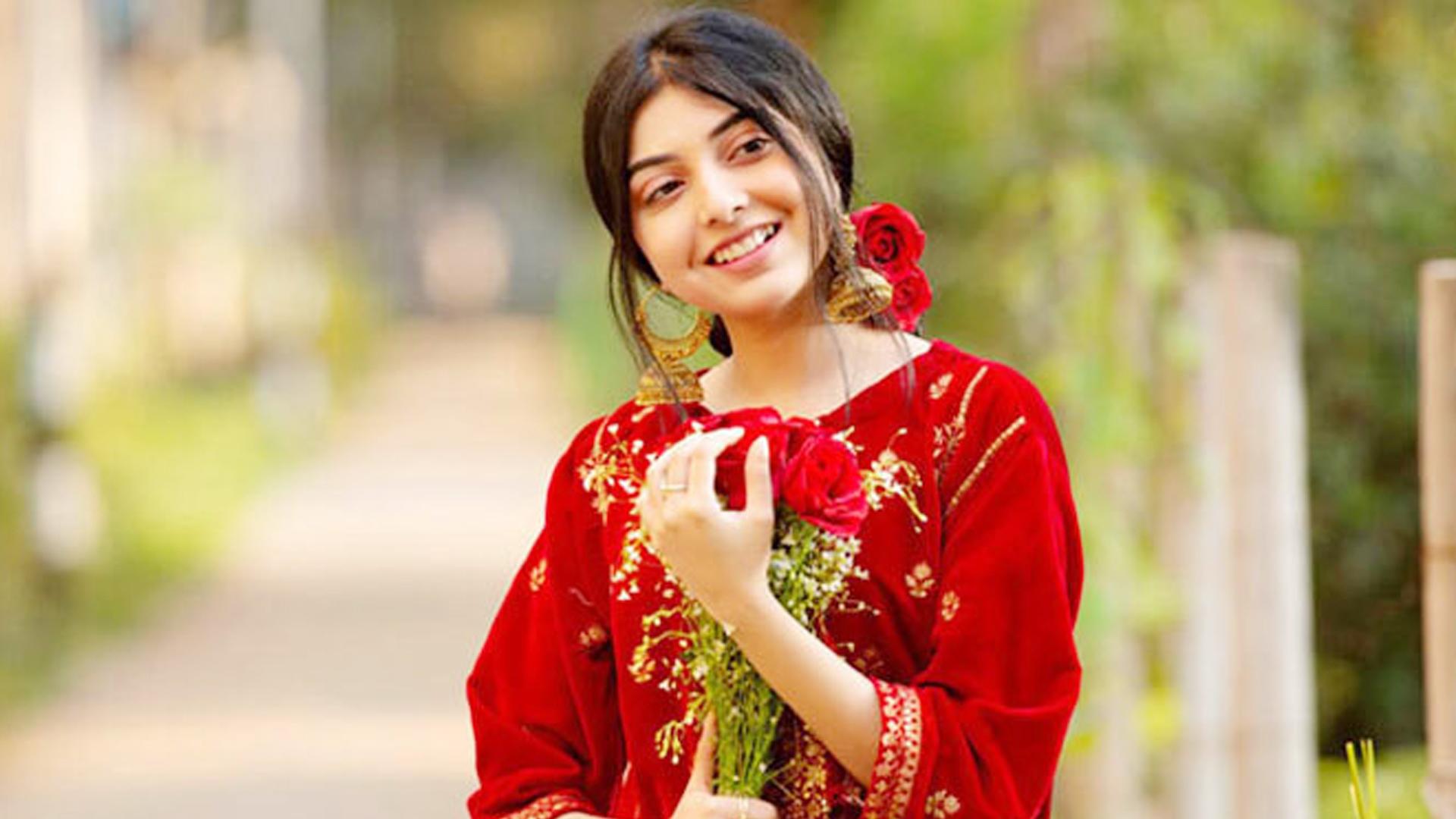 বিয়ের খবর দিলেন সংগীত তারকা পড়শী