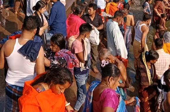 সীতাকুণ্ডে শিবচতুর্দশী মেলায় ভিড়ের চাপে তিন পুণ্যার্থীর মৃত্যু