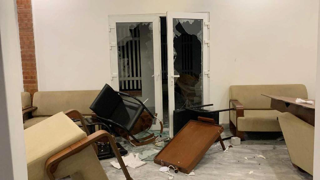 সিলেটের সাবেক মেয়রসহ আওয়ামী লীগ–ছাত্রলীগের ৩ নেতার বাসায় হামলা-ভাঙচুর