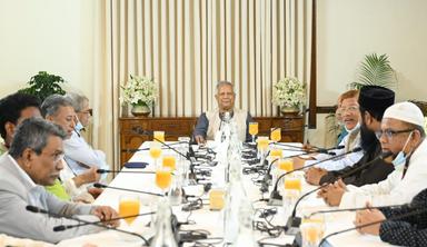 বিএনপি-জামায়াতসহ ৪ দলের নেতাদের সঙ্গে বৈঠকে বসেছেন প্রধান উপদেষ্টা