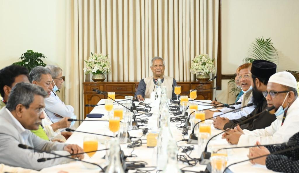 বিএনপি-জামায়াতসহ ৪ দলের নেতাদের সঙ্গে বৈঠকে বসেছেন প্রধান উপদেষ্টা