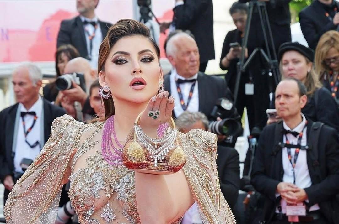 কানে উপস্থিতি নিয়ে ট্রলের পাল্টা জবাব দিলেন উর্বশী