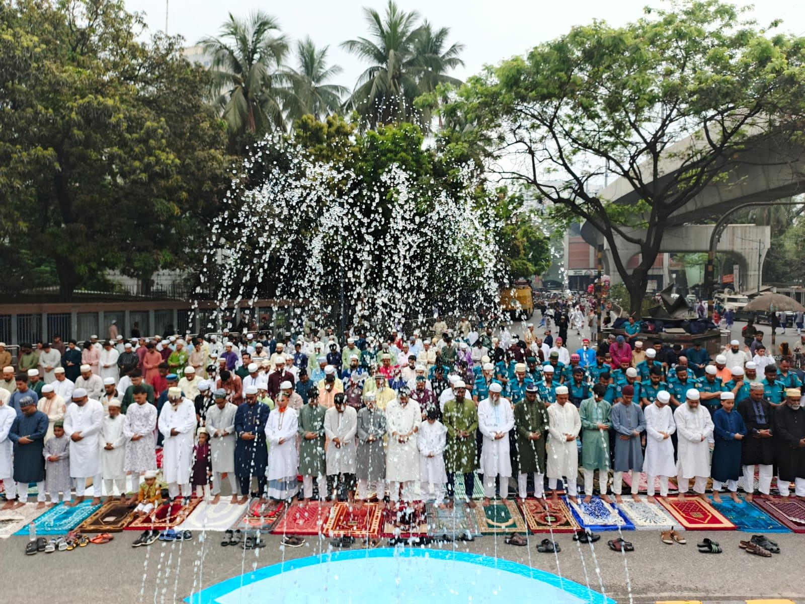 জাতীয় ঈদগাহে ঈদুল ফিতরের প্রধান জামাত অনুষ্ঠিত