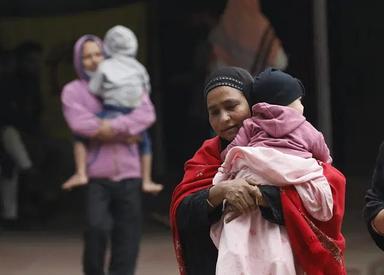 চট্টগ্রামে সূর্যের দেখা নেই, কনকনে শীতে কাবু মানুষ