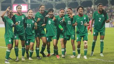 সাফ অনূর্ধ্ব-২০ নারী চ্যাম্পিয়নশিপ: দাপুটে জয়ে শিরোপা ধরে রাখল বাংলাদেশ