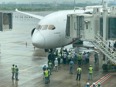 শাহজালালের তৃতীয় টার্মিনালে বোর্ডিং ব্রিজ ও জিডিজিএস প্রথমবারের মতো ব্যবহার