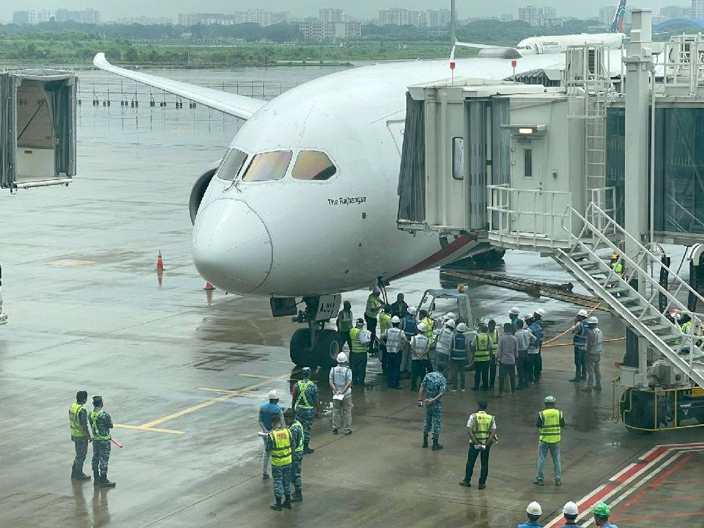 শাহজালালের তৃতীয় টার্মিনালে বোর্ডিং ব্রিজ ও জিডিজিএস প্রথমবারের মতো ব্যবহার