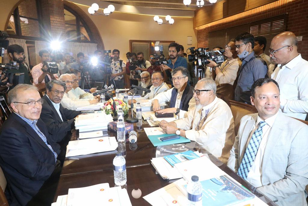 টানা দুইবারের বেশি না পারলেও বিরতি দিয়ে প্রধানমন্ত্রী হওয়ার সুযোগ রাখার দাবি বিএনপির