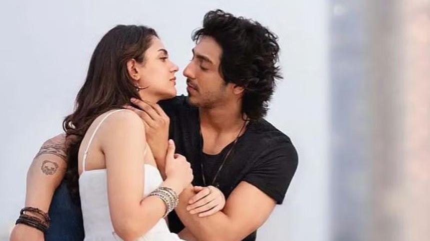 বক্স অফিসে ঝড় তুলেছে নতুন জুটির ‘সাইয়ারা’