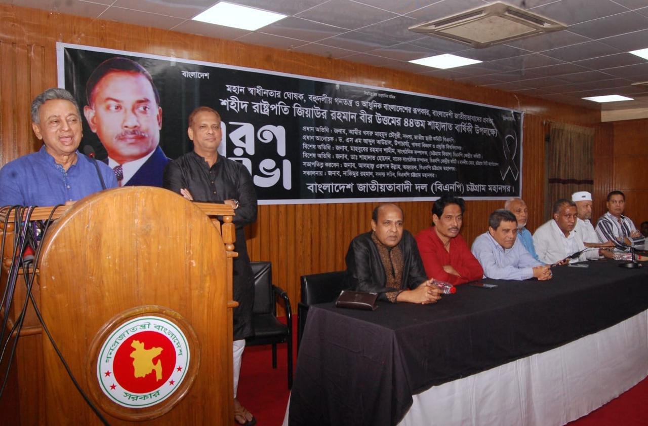 দেশের সমস্যা বাইরে গিয়ে বলে লাভ নেই: বিএনপি নেতা আমীর খসরু