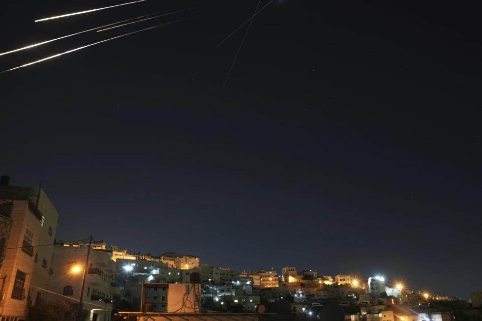 যুক্তরাষ্ট্র ইসরায়েলের দূতাবাস থেকে ৭৯ জন কর্মীকে  সরিয়ে নিয়েছে