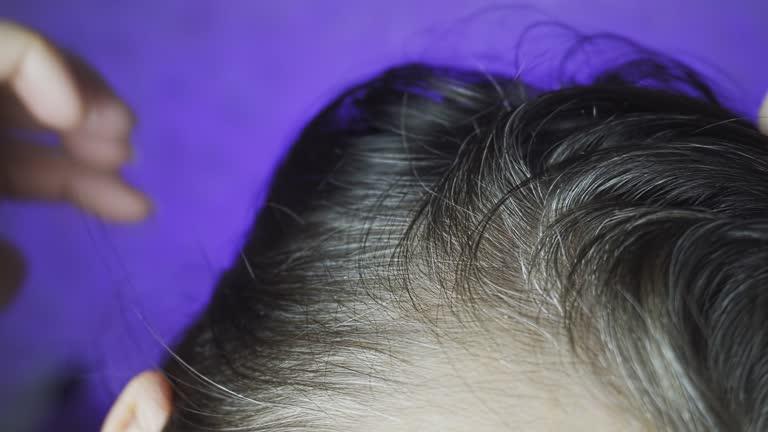 পাকা চুল তুললে কি কালো চুলেও পাক ধরে?