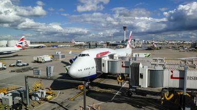 হিথরো বিমানবন্দরে উড়োজাহাজ চলাচল শুরু