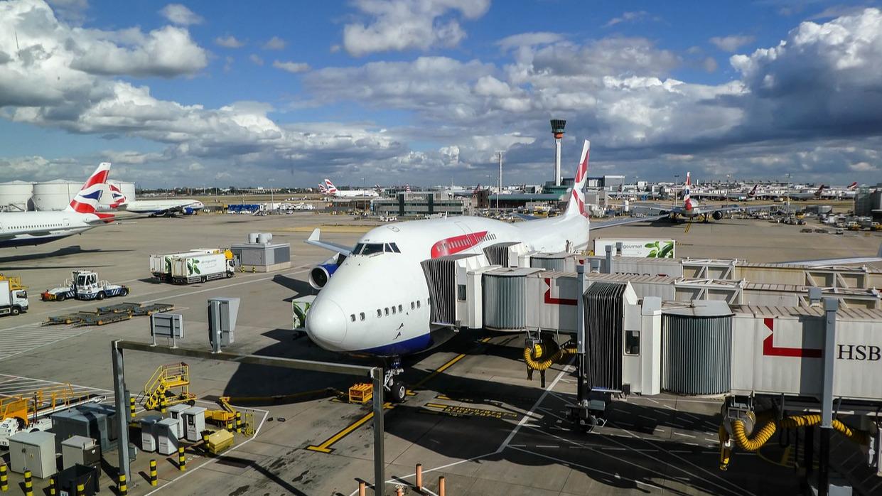 হিথরো বিমানবন্দরে উড়োজাহাজ চলাচল শুরু