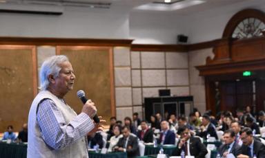 চীনা ব্যবসায়ীদের বাংলাদেশে কারখানা স্থানান্তরের আহ্বান প্রধান উপদেষ্টার