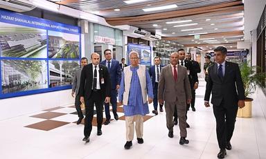 যুক্তরাজ্যের উদ্দেশে ঢাকা ছেড়েছেন প্রধান উপদেষ্টা