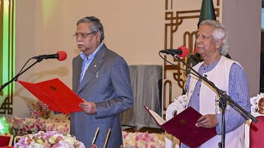 মুহাম্মদ ইউনূসের অবদান নিয়ে বিতর্ক প্রকট হচ্ছে: আল জাজিরা