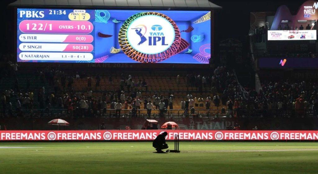 আইপিএল স্থগিত করে দিল ভারত