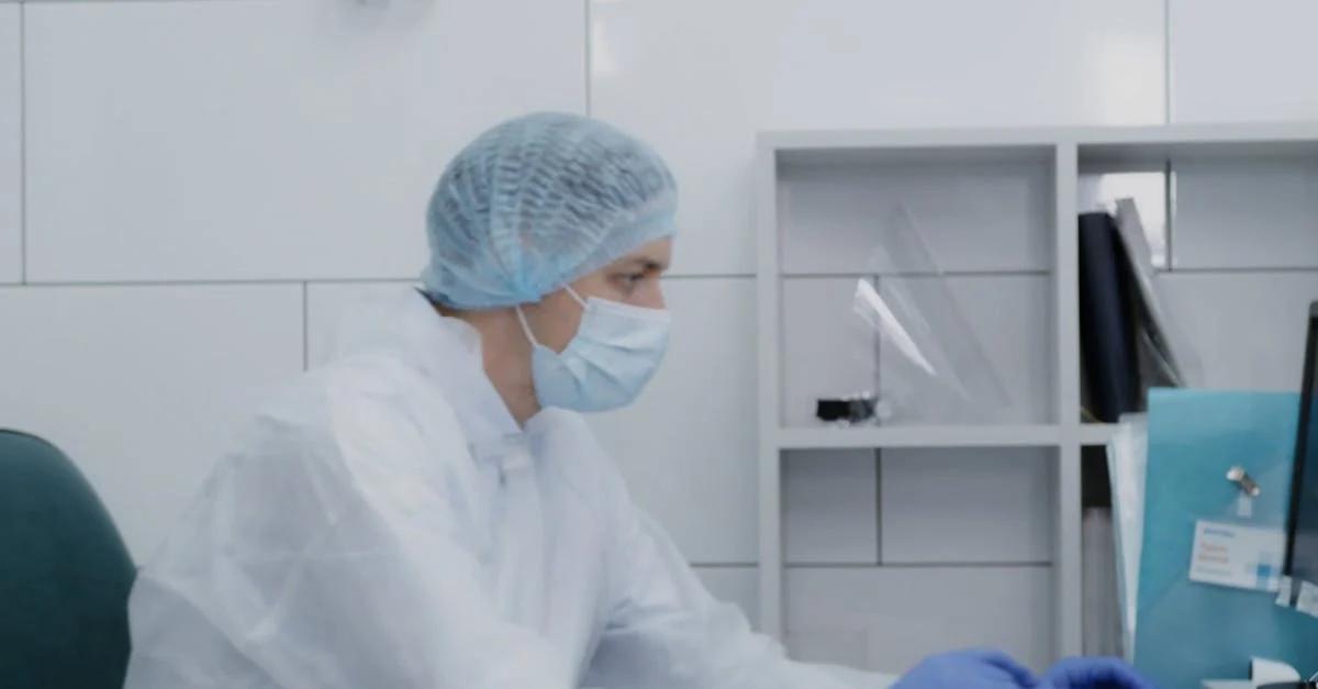 সৌদিতে মেডিকেল টেকনোলজিস্ট পদে চাকরি, বেতন ২ লাখের বেশি