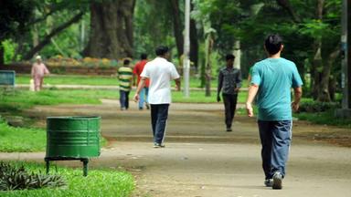 দ্রুত হাঁটলে আয়ু বাড়ে: গবেষণার তথ্য