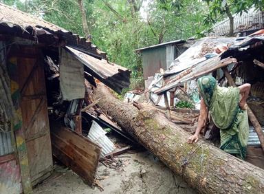 মিরসরাইয়ে কালবৈশাখীর তাণ্ডবে শতাধিক বাড়িঘর লন্ডভন্ড