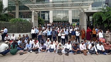 আজও শাটডাউন কর্মসূচি পালন করেছেন এনবিআর কর্মকর্তারা