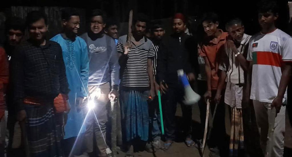 লক্ষ্মীপুরে ‘ডাকাত আতঙ্ক, রাত জেগে এলাকাবাসীর পাহারা