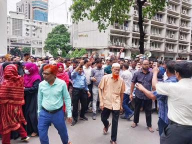 ‘সরকারি চাকরি (সংশোধন) অধ্যাদেশ জারির প্রতিবাদে টানা তৃতীয় দিনের মতো বিক্ষোভ