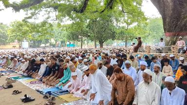 শোলাকিয়ায় শান্তিপূর্ণ পরিবেশে ঈদুল আজহার জামাত অনুষ্ঠিত