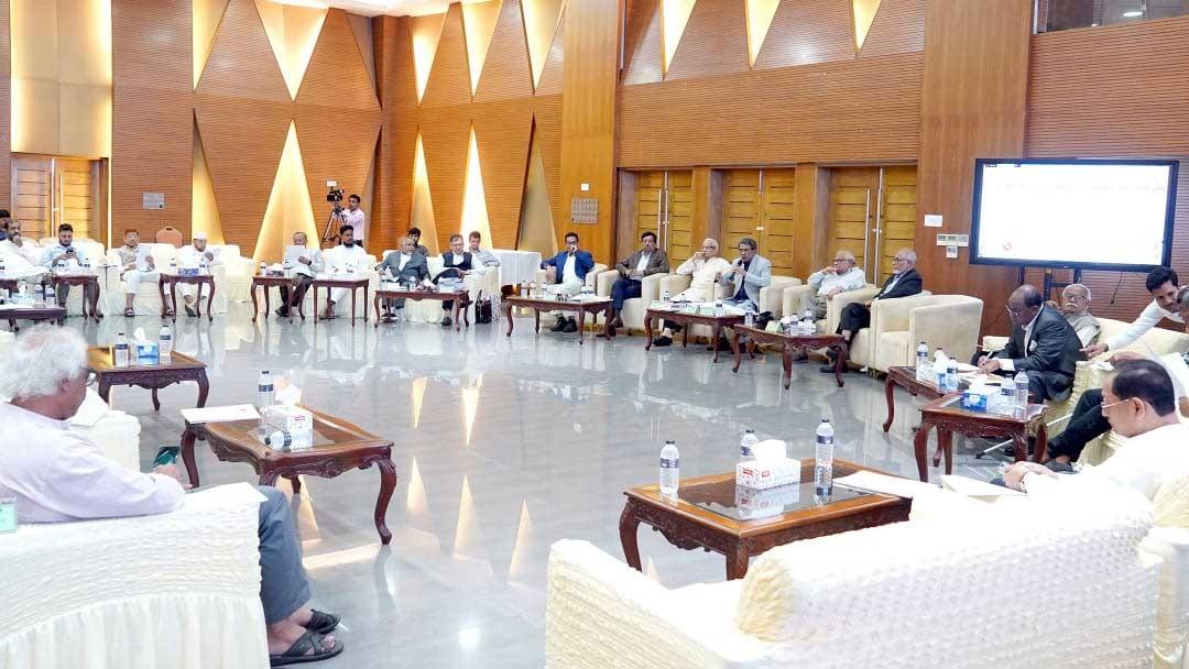 জরুরি অবস্থা ঘোষণায় মন্ত্রিসভার অনুমোদন প্রস্তাবে একমত রাজনৈতিক দলগুলো