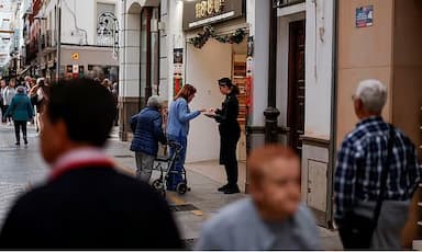 ৫ লাখ অবৈধ অভিবাসীকে থাকার অনুমতি দিবে স্পেন