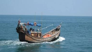 আটক ৫৬ বাংলাদেশি জেলেকে ছেড়ে দিয়েছে মিয়ানমারের নৌবাহিনী