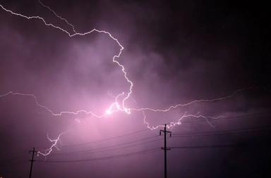 ওমানে ভারী বৃষ্টিতে আকস্মিক বন্যার আশঙ্কা