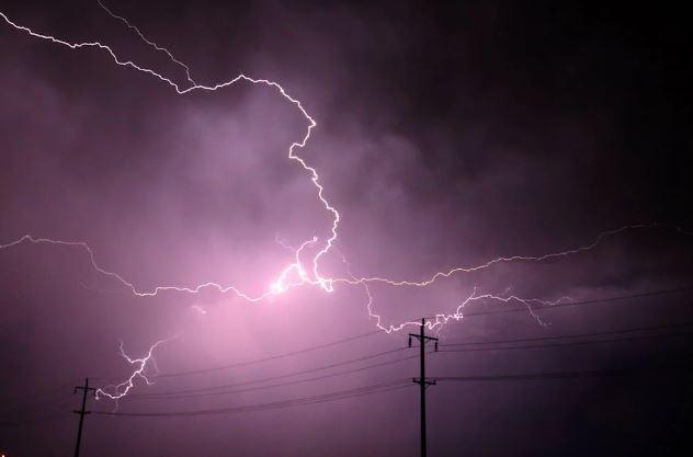 ওমানে ভারী বৃষ্টিতে আকস্মিক বন্যার আশঙ্কা